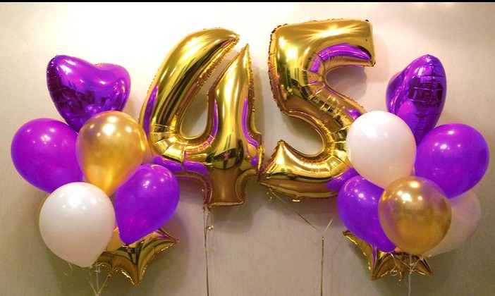 2 фонтана из шаров и цифра 45 на женский праздник сиреневый