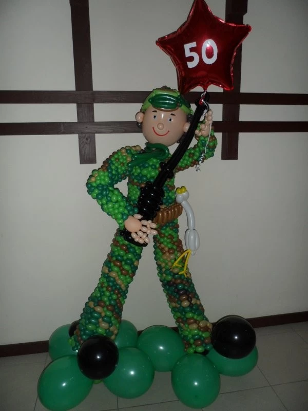 Солдат со звездой День защитника отечества